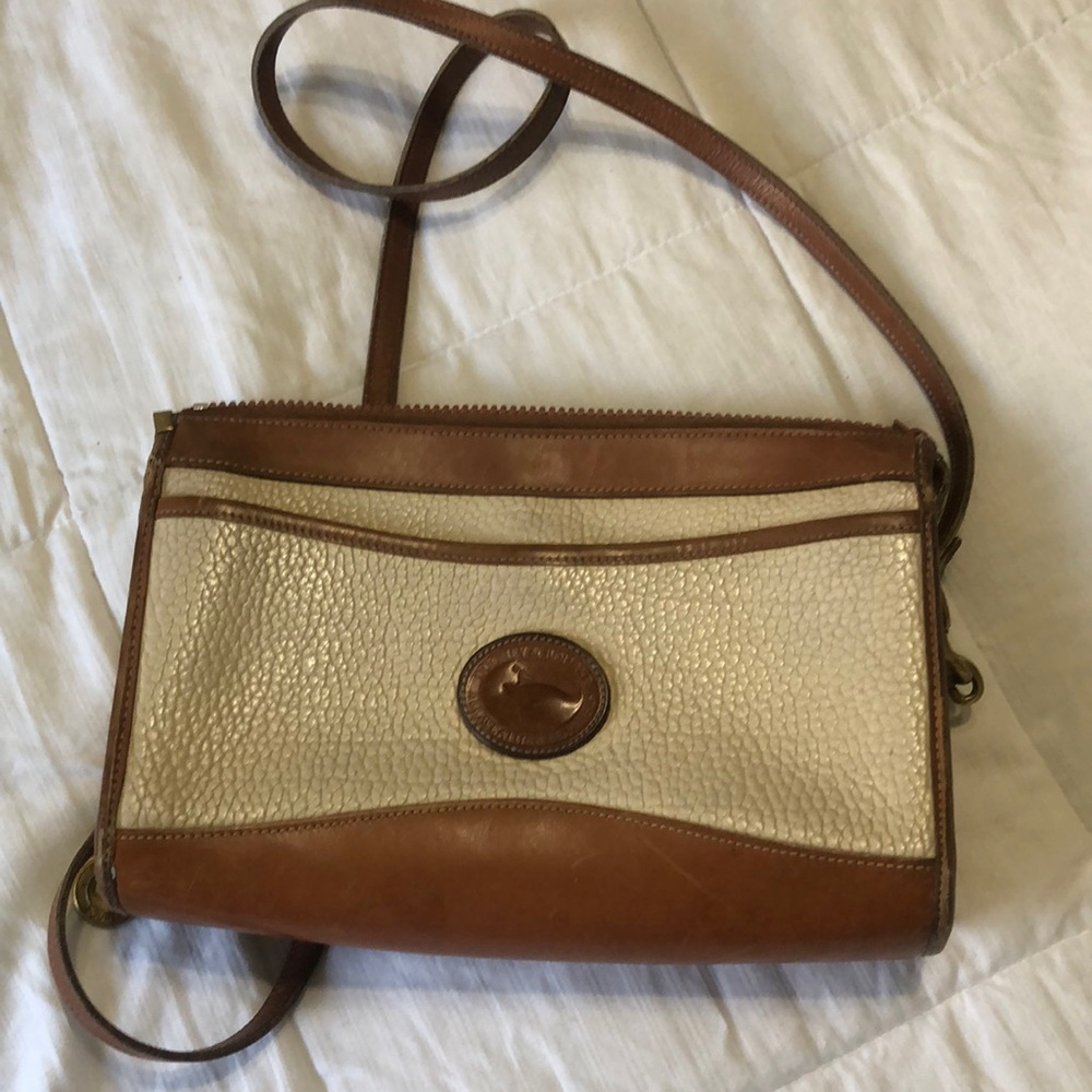 Vintage Dooney and Bourke Leather Crossbody bag with broken zipper